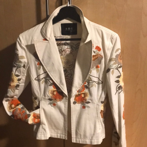 Blazer - Picture 7 of 7